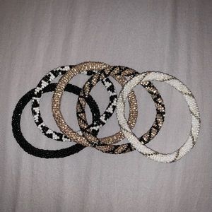 LILY AND LAURA Bracelets (set of 5)